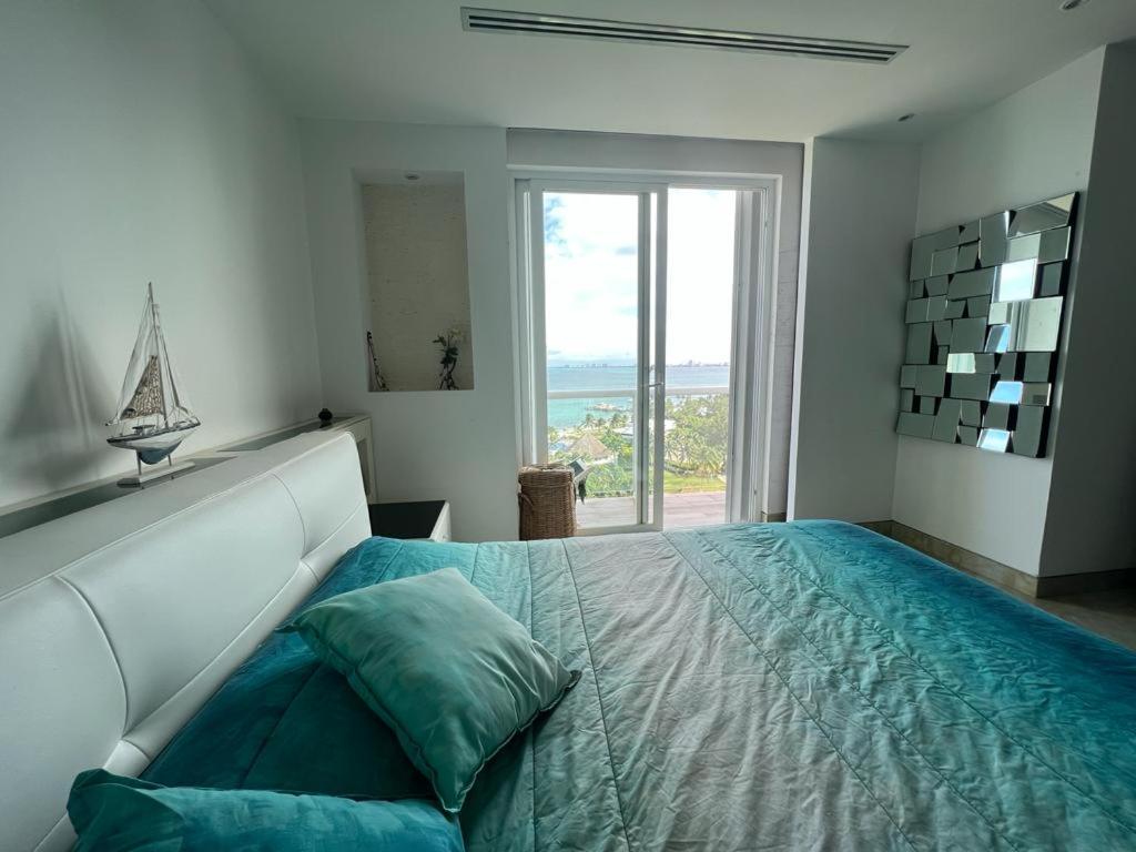 Punta Me Luxury Front & Ocean View Apartment