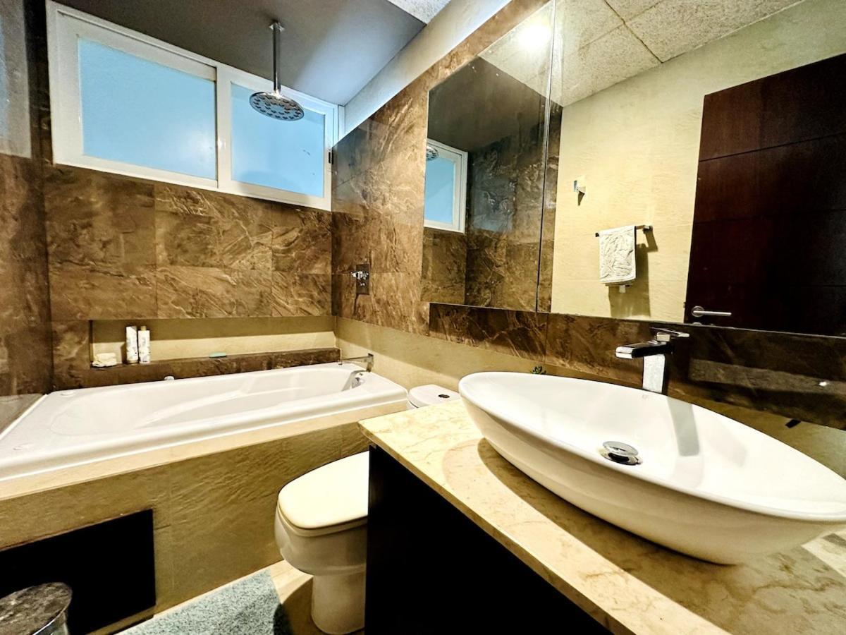 Punta Me Luxury Front & Ocean View Apartment *