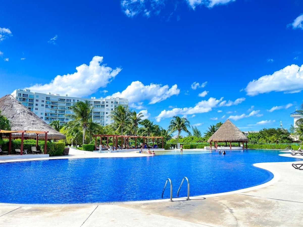 Punta Me Luxury Front & Ocean View